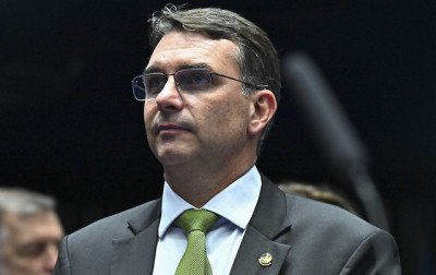 Flávio Bolsonaro não defendeu classificação do PCC e CV como terroristas no Senado em 2025
