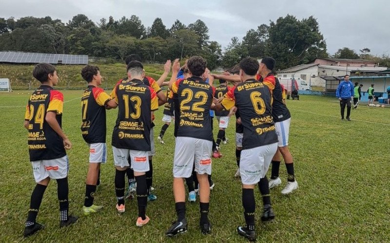 Equipe Sub-15 estreou com vitória em casa | abc+