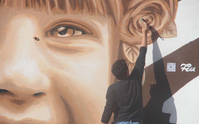 Artista Plástico Feu transforma muros do PAC em Estância Velha em obras de arte