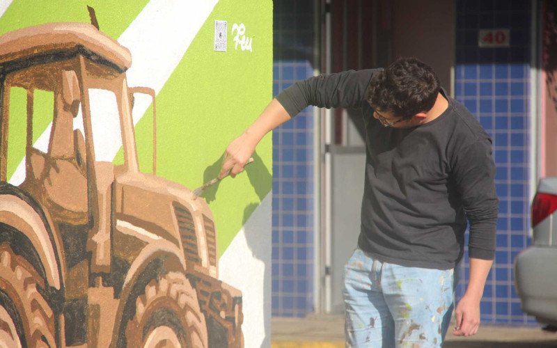 Artista Plástico Feu transforma muros do PAC em Estância Velha em obras de arte