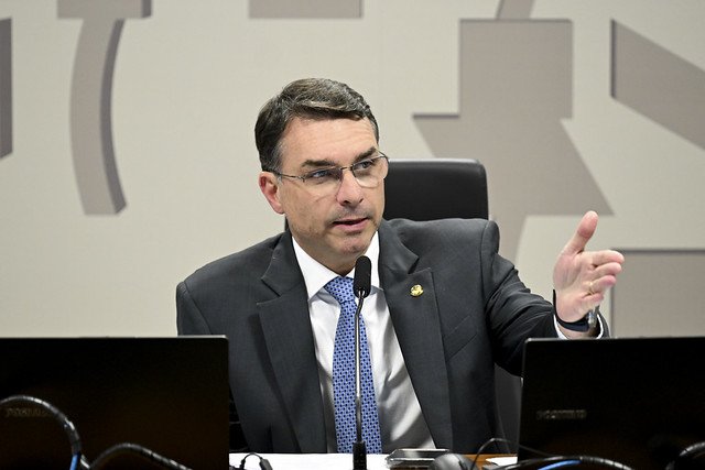 Atlas/Bloomberg contesta suspens&atilde;o de pesquisa sobre Fl&aacute;vio Bolsonaro pelo TSE