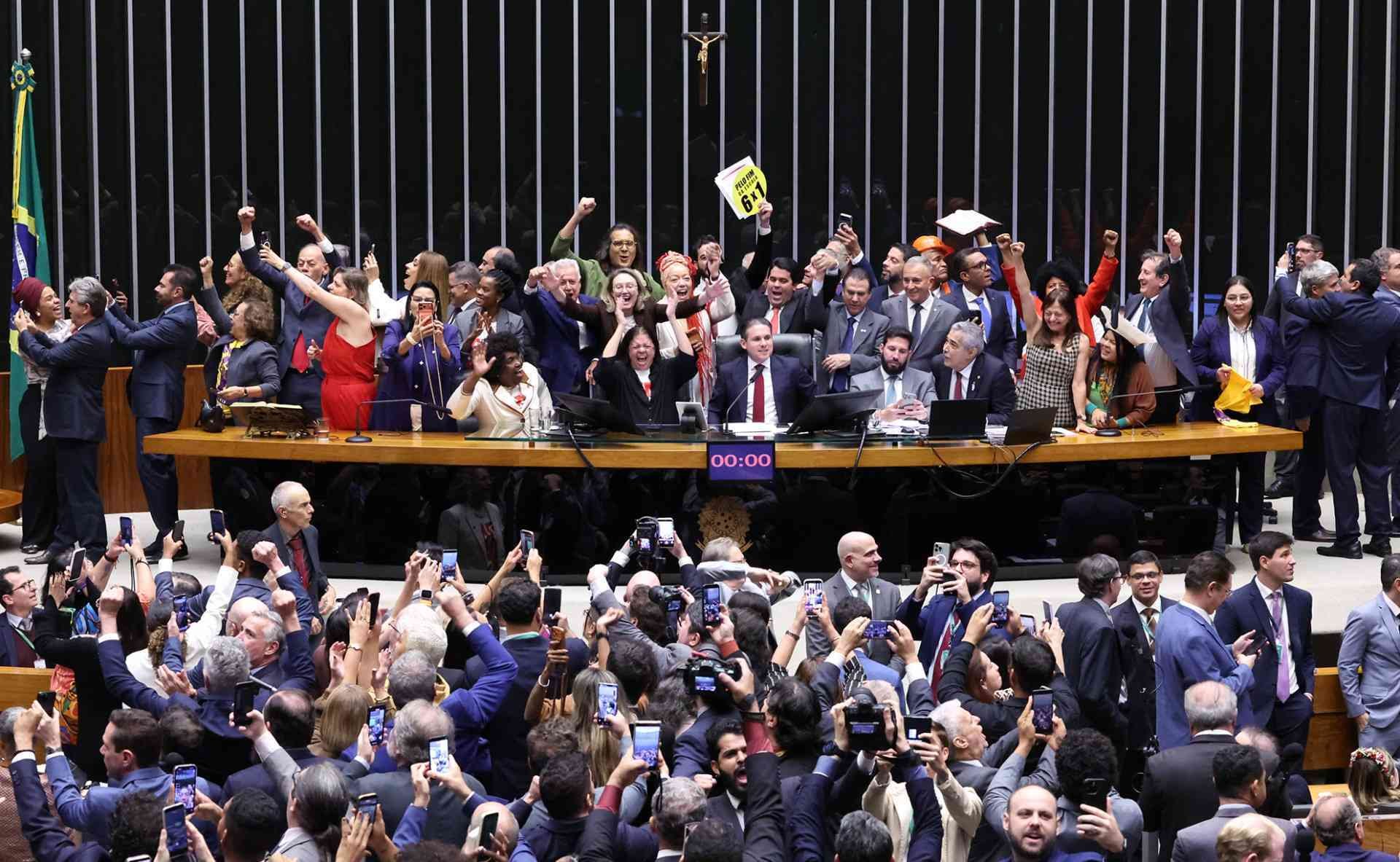 Quais os pr&oacute;ximos passos para o fim da escala 6&times;1 ap&oacute;s aprova&ccedil;&atilde;o na C&acirc;mara
