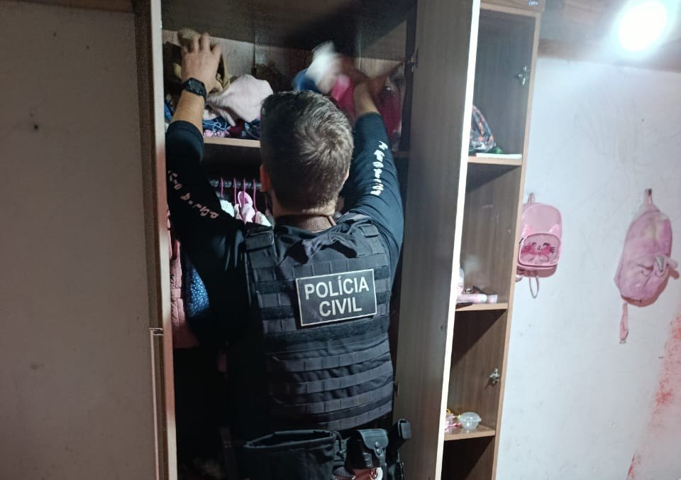 Série de atestados falsos e carimbos de renomados hospitais são encontrados durante operação que mira desvendar assalto em revenda