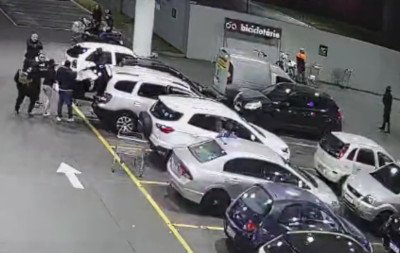 VÍDEO: Execução de chefe de facção em estacionamento de atacarejo de Canoas é flagrada por câmera de monitoramento