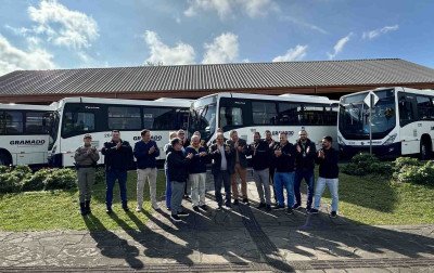 "Dia muito feliz": Gramado recebe dez novos ônibus para compor frota do transporte público da cidade