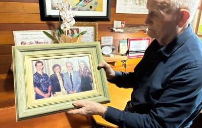 Aos 96 anos, professor Arthur Rambo lança seu 24º livro