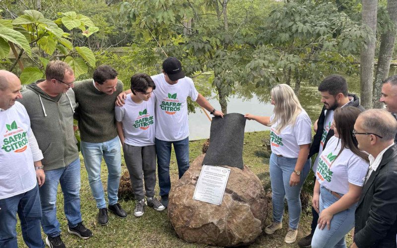 Descerramento da placa da 26ª Abertura Oficial da Safra Estadual de Citros