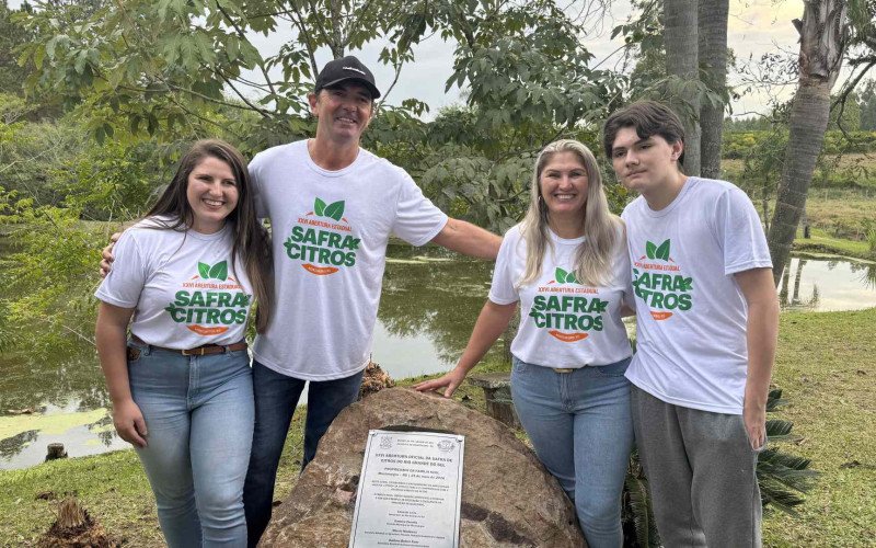 Branda, Everton, Elisandra e Brayan Kehl, família que recebeu 26ª Abertura Oficial da Safra Estadual de Citros | abc+
