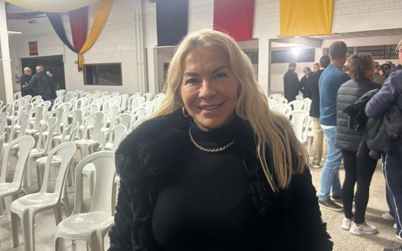 Gislaine Reis, aposentada e moradora há 15 anos, da "Casa de Pedra", em Ivoti, na Avenida Castro Alves | abc+