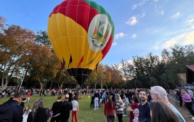 Balões colorem o céu de Feliz durante o 1º Festival de Balonismo do município; veja vídeo