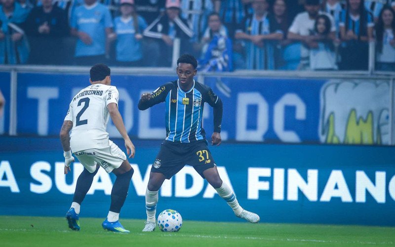 Lance da partida entre Gremio e Corinthians disputada na noite deste sábado (30), na Arena do Gremio, em partida valida pela Campeonato Brasileiro 2026 | abc+