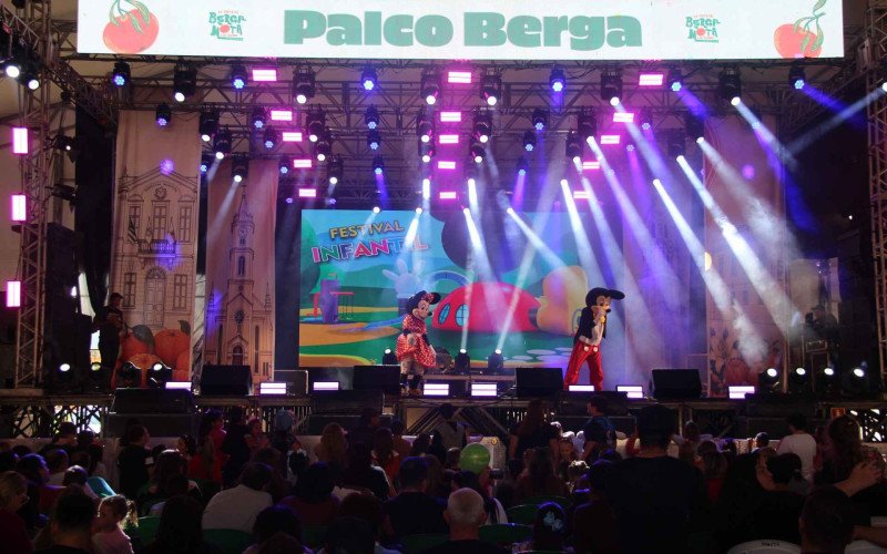 Festival Infantil lotou o pavilhão da Festa da Bergamota com dezenas de crianças