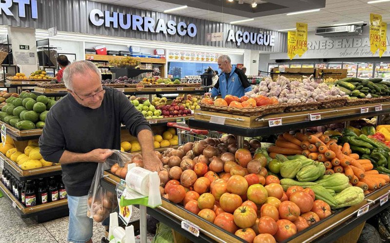 Supermercados Kern realizou confraternização neste sábado (30) para celebrar o primeiro ano da loja de Novo Hamburgo