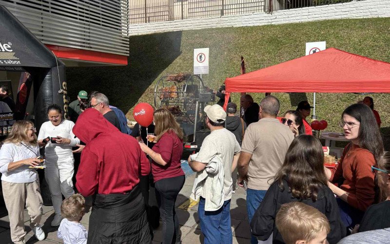 Supermercados Kern realizou confraternização neste sábado (30) para celebrar o primeiro ano da loja de Novo Hamburgo