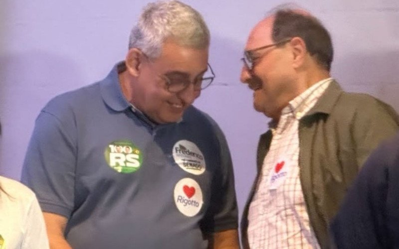 Sebastião Melo e José Ivo Sartori conversam no lançamento da pré-campanha de Gabriel Souza | abc+