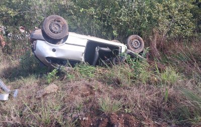 Agricultor morre após ser ejetado do carro em capotamento em Picada Café