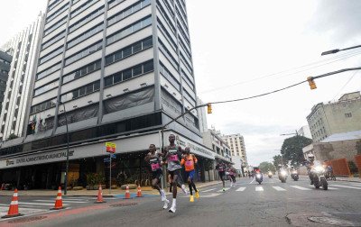 Daniel Kiprono Sang e Gelane Senbete vencem a maratona de Porto Alegre