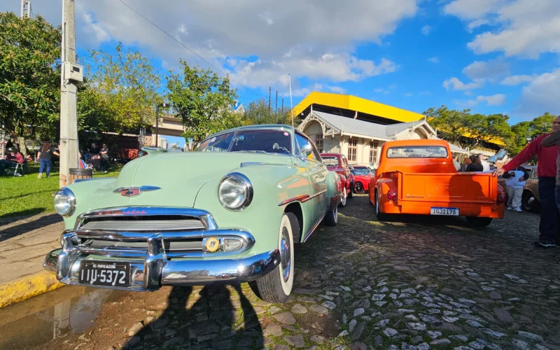 Exposição de carros antigos no Museu do Trem, no sábado (30)