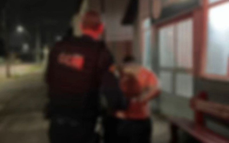 Homem foi preso na madrugada deste domingo (31) | abc+
