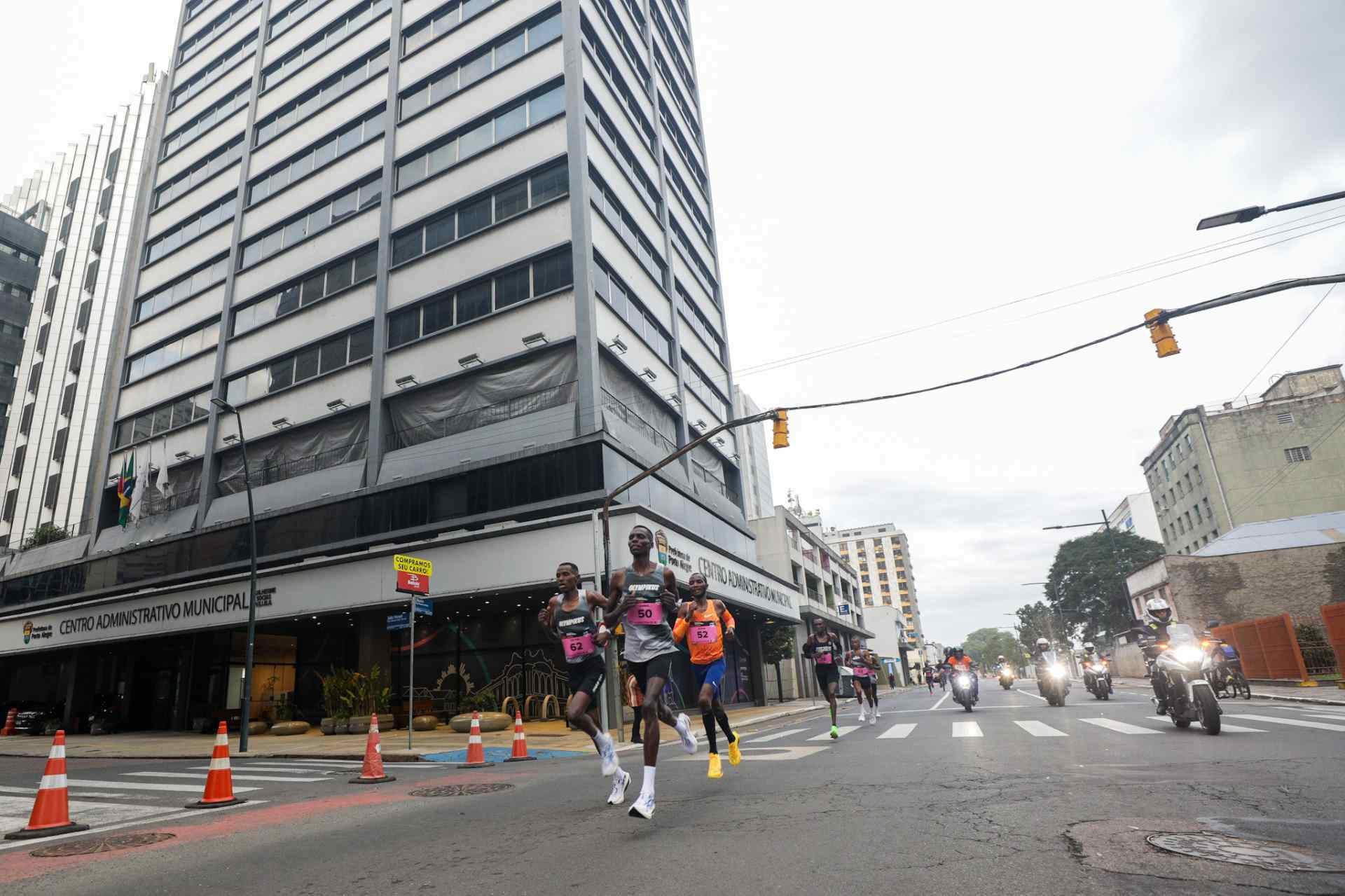 Daniel Kiprono Sang e Gelane Senbete vencem a maratona de Porto Alegre