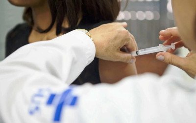 Vacina da dengue do Butantan teve 42 reações severas registradas e duas mortes estão sob investigação