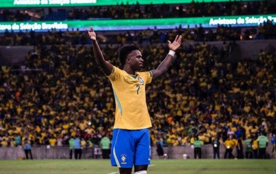 Vini Jr. faz pedido para torcedores após Virginia ser xingada durante amistoso da Seleção