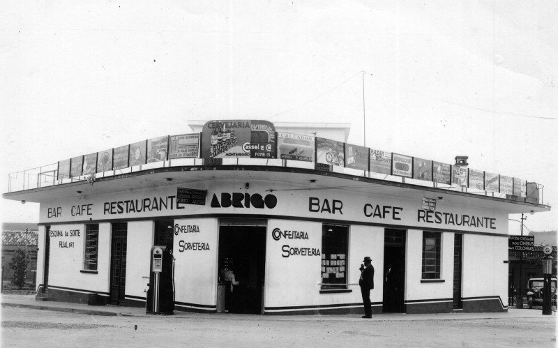Em 1940 foi inaugurado o Edifício Abrigo, projeto do arquiteto alemão Theo Wiederspahn | abc+