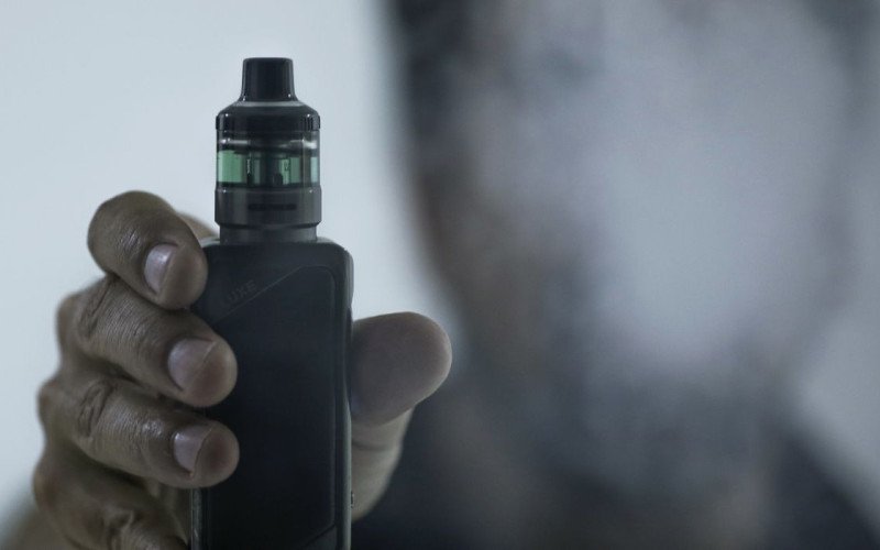 Moletom com vaporizador: Novas tecnologias camuflam cigarros eletrônicos e se tornam desafio | abc+