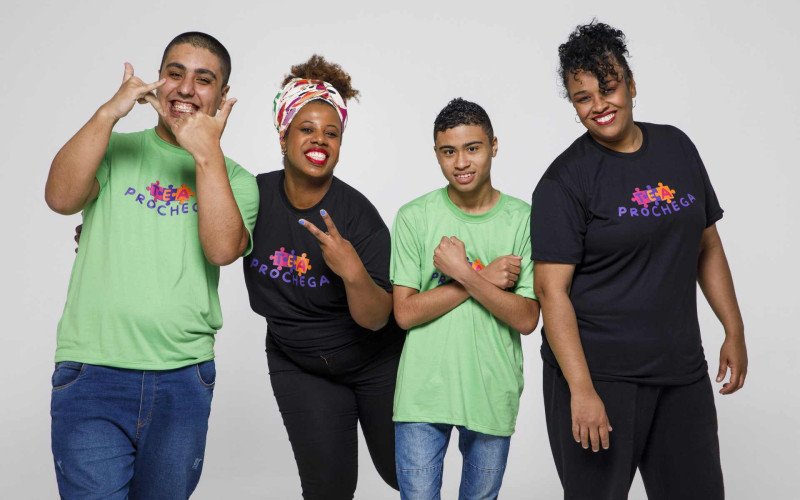 Encontros do TEAprochega reúnem crianças e jovens com autismo em atividades de musicoterapia e expressão artística | abc+