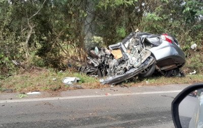 VÍDEO: Grave acidente envolvendo carro e carreta deixa uma pessoa morta na RS-239 em Taquara