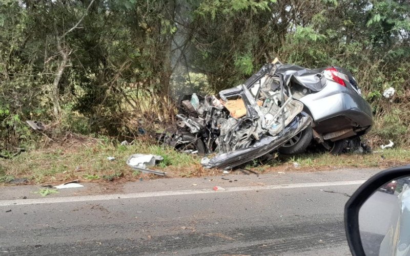 Acidente grave entre carro e carreta na manhã desta tera-feira  | abc+