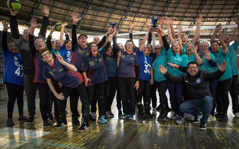 Equipes leopoldenses comemoram conquistas