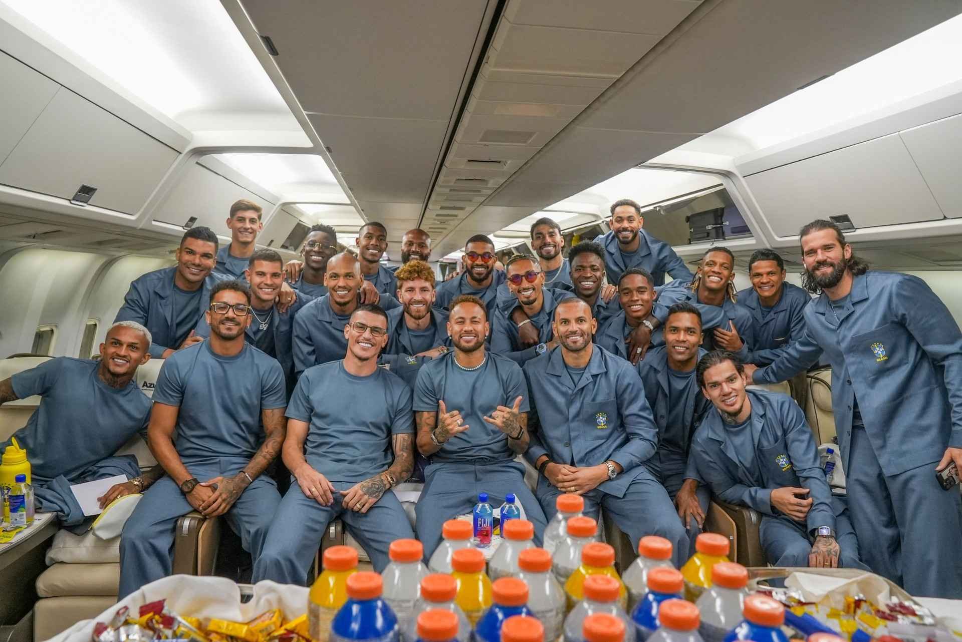 Sele&ccedil;&atilde;o Brasileira desembarca nos EUA para a Copa