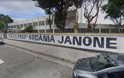 Aluno é obrigado a ficar nu por suspeita de portar cigarro eletrônico em escola