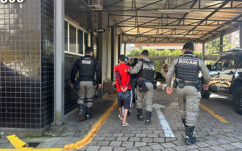 Quadrilha que assaltou pelo menos quatro motoristas de aplicativo nos últimos dias é presa em Novo Hamburgo  | abc+