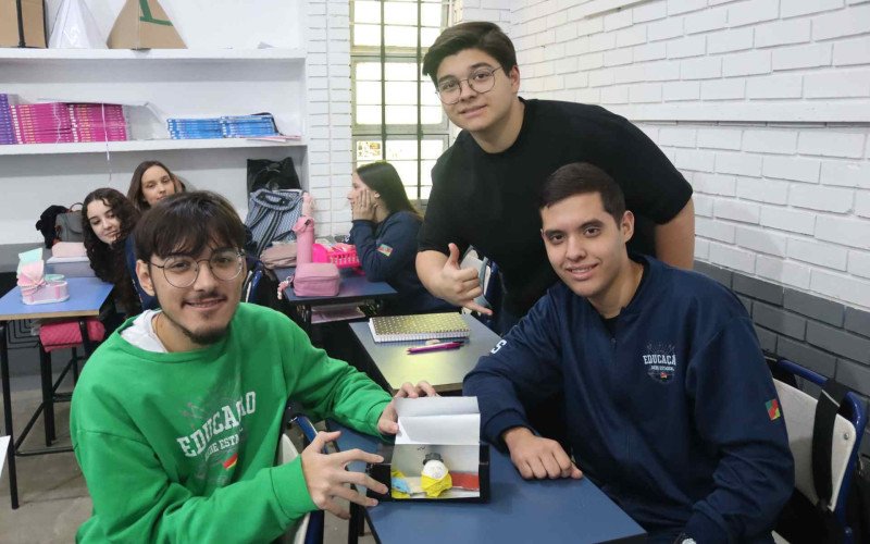 Projeto Bebê Ovo desenvolvido com os alunos do 3º ano do ensino médio da Escola Osvaldo Aranha