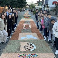 "Padroeiro da internet" é homenageado em tapetes de Corpus Christi em cidade do Vale do Sinos