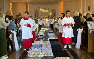 FOTOS: Tapetes de serragem e de solidariedade marcam o dia de Corpus Christi
