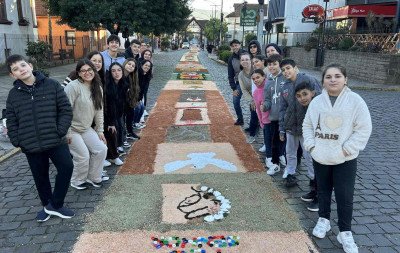 "Padroeiro da internet" é homenageado em tapetes de Corpus Christi em cidade do Vale do Sinos