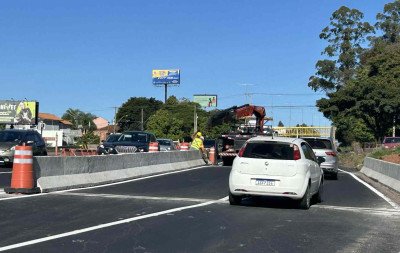BR-116: Instalação de muretas de concreto reforça sinalização em trecho onde ocorre a construção de túnel em Novo Hamburgo
