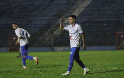 Aimoré oficializa o retorno do lateral-direito Cristian Lessa
