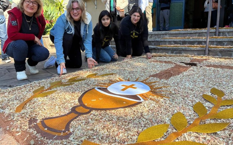 Celebração de Corpus Christi na Paróquia Santa Catarina - tapete de serragem feito pela família Castiglioni