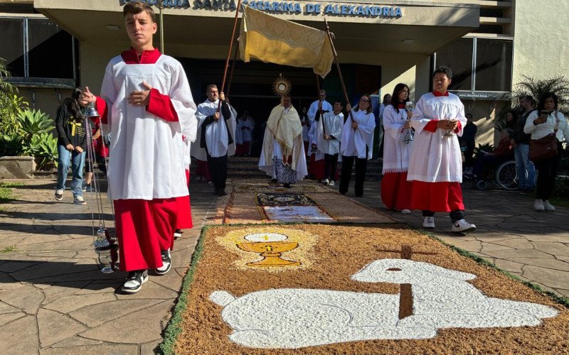 Celebração de Corpus Christi na Paróquia Santa Catarina - procissão
