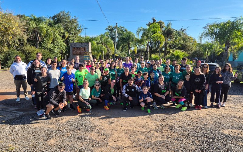 Grupo participou de corrida nesta quinta-feira 
