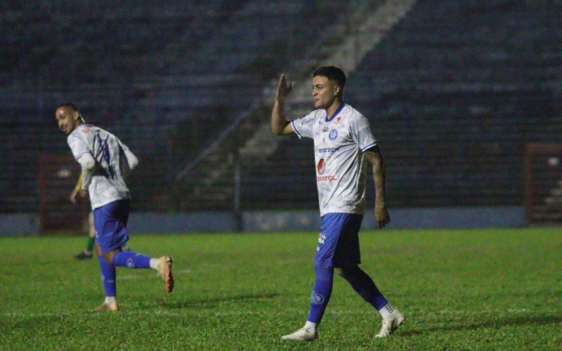 Lessa vestiu a camisa aimoresista em 2024 | abc+