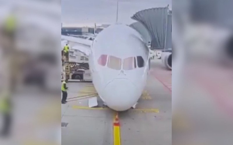 Trem de pouso de Boeing 787 cede e fere funcionários da companhia aérea alemã | abc+