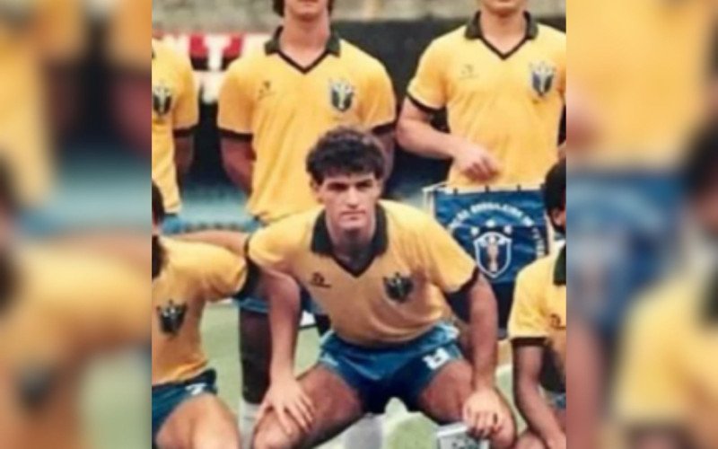 Paulinho Andrioli com a camisa da Seleção