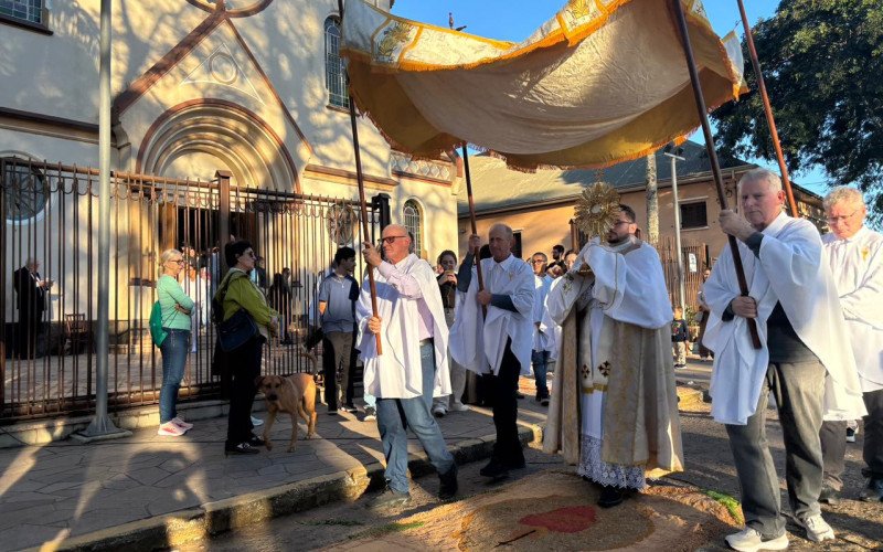 Paróquia Nossa Senhora da Piedade, de Hamburgo Velho, Novo Hamburgo, celebra Corpus Christi
