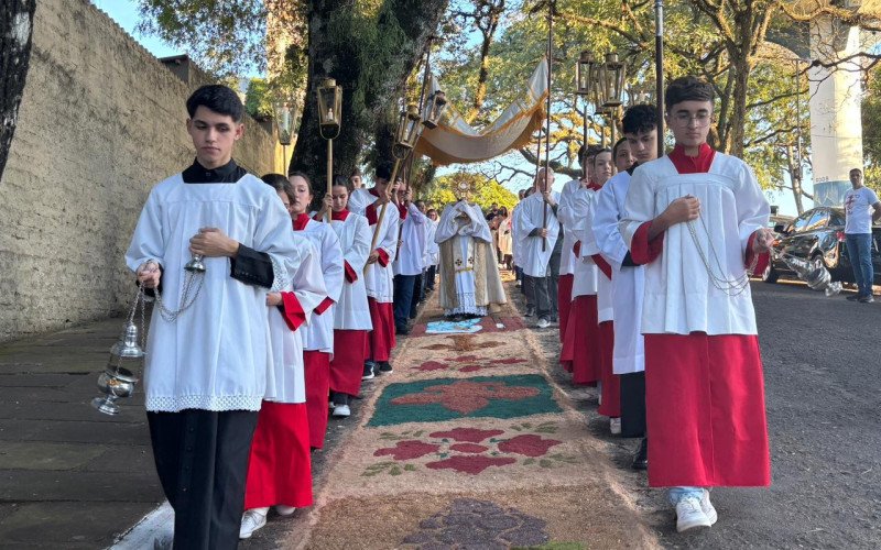 Em Novo Hamburgo, fiéis da Paróquia Nossa Senhora da Piedade celebram Corpus Christi