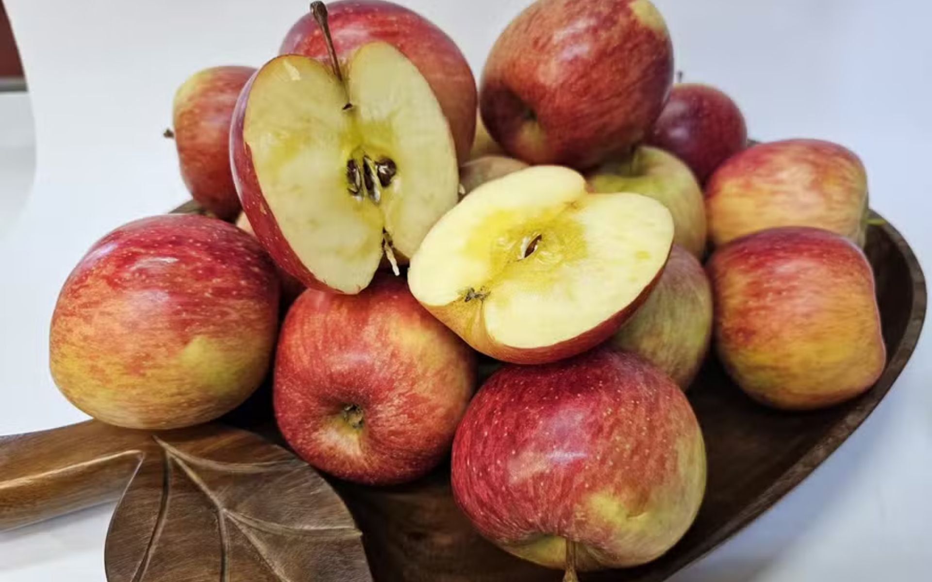O segredo da ma&ccedil;&atilde; Fuji nesta safra: O que &eacute; o cobi&ccedil;ado &ldquo;pingo de mel&rdquo;?